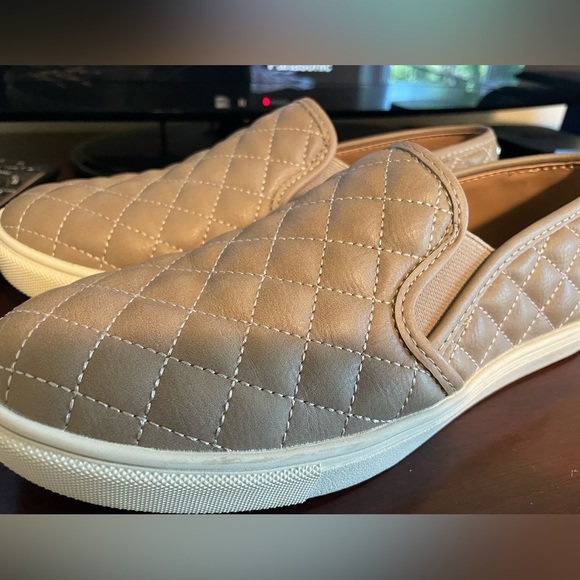 Steve Madden Ecentrcq slip on sneakers Cream Tan Size 7 - Picture 6 of 7